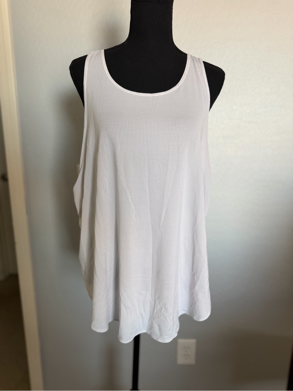 Fabletics White Scoop Neck Active Tank